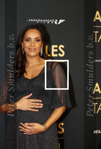 Amsterdam 1 november 2021
Premiere alles op tafel in het deLamar theater.
Dyantha Brooks kwam met collega Bart Ettekoven