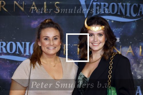 Amsterdam 2 november 2021
Premiere Eternal van Marvel in Pathe Noord.
Emma Deckers kwam met een vriendin