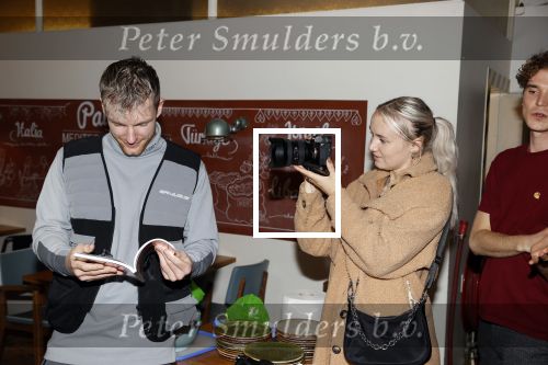 Hilversum 20 oktober 2021
Boek presentatie Irma Knol met haar zoons Milan Knol Enzo Knol en Sjen Knol