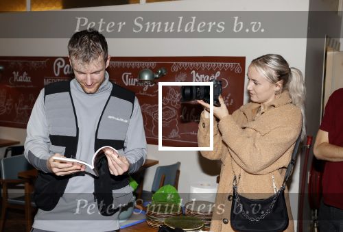 Hilversum 20 oktober 2021
Boek presentatie Irma Knol met haar zoons Milan Knol Enzo Knol en Sjen Knol