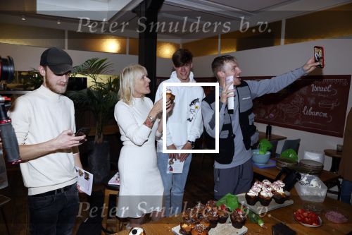 Hilversum 20 oktober 2021
Boek presentatie Irma Knol met haar zoons Milan Knol Enzo Knol en Sjen Knol