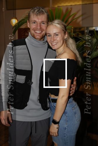 Hilversum 20 oktober 2021
Boek presentatie Irma Knol met haar zoons Milan Knol Enzo Knol en Sjen Knol . Enzo met zijn vriendin Myron Koops