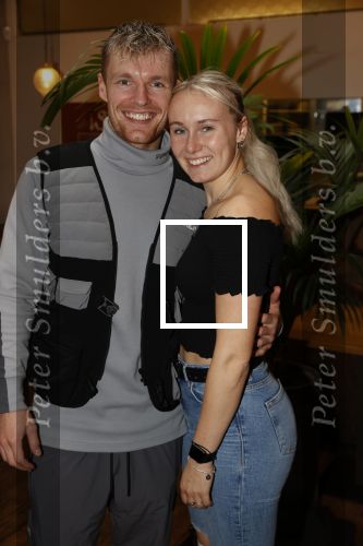 Hilversum 20 oktober 2021
Boek presentatie Irma Knol met haar zoons Milan Knol Enzo Knol en Sjen Knol . Enzo met zijn vriendin Myron Koops
