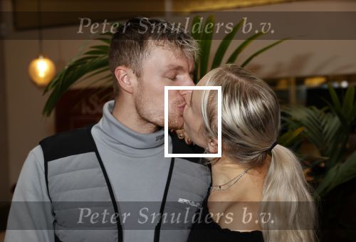 Hilversum 20 oktober 2021
Boek presentatie Irma Knol met haar zoons Milan Knol Enzo Knol en Sjen Knol . Enzo met zijn vriendin Myron Koops