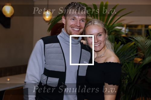 Hilversum 20 oktober 2021
Boek presentatie Irma Knol met haar zoons Milan Knol Enzo Knol en Sjen Knol . Enzo met zijn vriendin Myron Koops