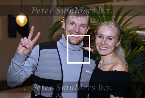 Hilversum 20 oktober 2021
Boek presentatie Irma Knol met haar zoons Milan Knol Enzo Knol en Sjen Knol . Enzo met zijn vriendin Myron Koops
