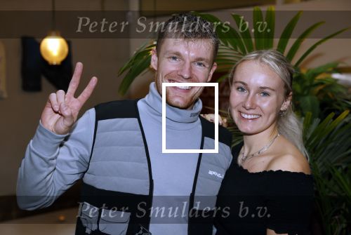 Hilversum 20 oktober 2021
Boek presentatie Irma Knol met haar zoons Milan Knol Enzo Knol en Sjen Knol . Enzo met zijn vriendin Myron Koops