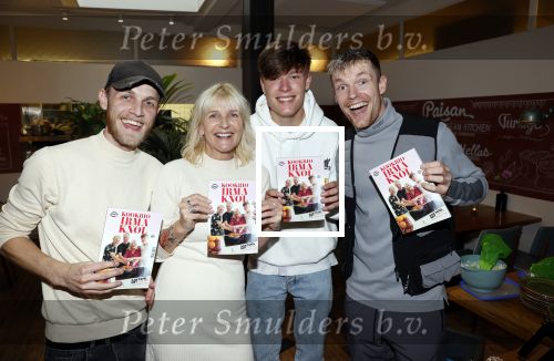 Hilversum 20 oktober 2021
Boek presentatie Irma Knol met haar zoons Milan Knol Enzo Knol en Sjen Knol