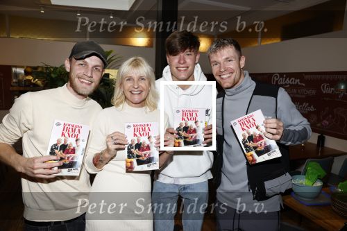 Hilversum 20 oktober 2021
Boek presentatie Irma Knol met haar zoons Milan Knol Enzo Knol en Sjen Knol