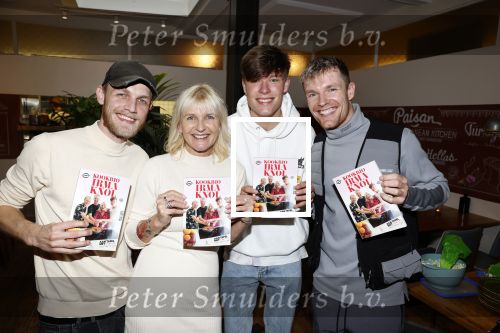 Hilversum 20 oktober 2021
Boek presentatie Irma Knol met haar zoons Milan Knol Enzo Knol en Sjen Knol