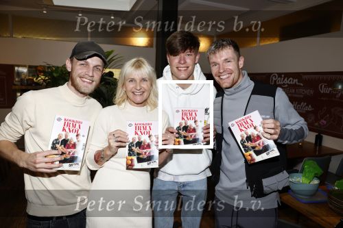 Hilversum 20 oktober 2021
Boek presentatie Irma Knol met haar zoons Milan Knol Enzo Knol en Sjen Knol