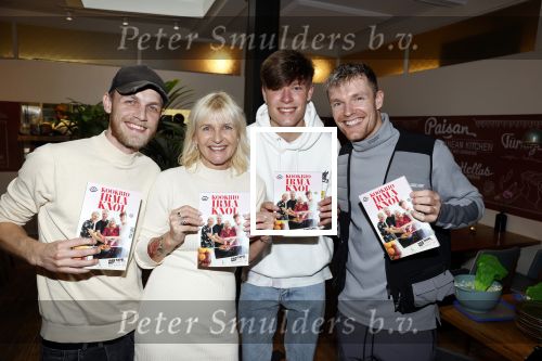 Hilversum 20 oktober 2021
Boek presentatie Irma Knol met haar zoons Milan Knol Enzo Knol en Sjen Knol