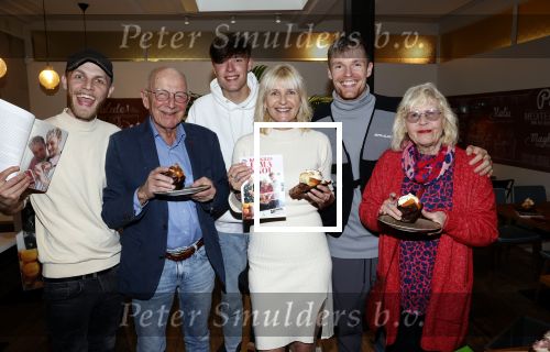 Hilversum 20 oktober 2021
Boek presentatie Irma Knol met haar zoons Milan Knol Enzo Knol en Sjen Knol . De ouders van Irma