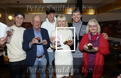 Hilversum 20 oktober 2021
Boek presentatie Irma Knol met haar zoons Milan Knol Enzo Knol en Sjen Knol . De ouders van Irma