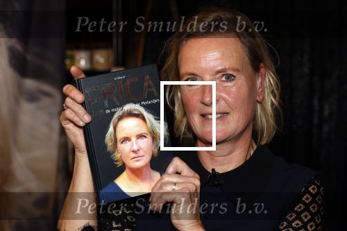 Noordwijk 28 oktober 2021
Boekrpresentatie van Erica Meiland in de winkel van Montana. Aanwezig Martien Meiland Maxime Meiland met claire en Vive. Ook Montana en haar vriend Dirk Hoogstraten zijn er natuurlijk. Erica geeft het boek dat geschreven is door Jan Dijkgraaf aan haar 92 jarige moeder.