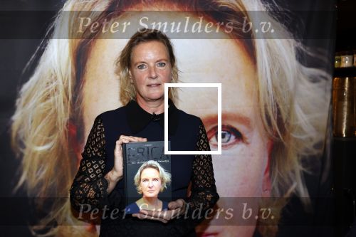 Noordwijk 28 oktober 2021
Boekrpresentatie van Erica Meiland in de winkel van Montana. Aanwezig Martien Meiland Maxime Meiland met claire en Vive. Ook Montana en haar vriend Dirk Hoogstraten zijn er natuurlijk. Erica geeft het boek dat geschreven is door Jan Dijkgraaf aan haar 92 jarige moeder.