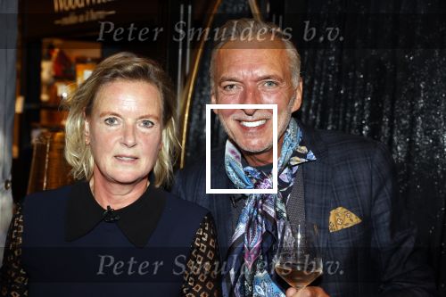 Noordwijk 28 oktober 2021
Boekrpresentatie van Erica Meiland in de winkel van Montana. Aanwezig Martien Meiland Maxime Meiland met claire en Vive. Ook Montana en haar vriend Dirk Hoogstraten zijn er natuurlijk. Erica geeft het boek dat geschreven is door Jan Dijkgraaf aan haar 92 jarige moeder.