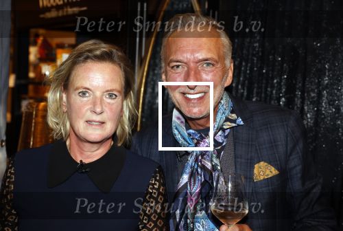 Noordwijk 28 oktober 2021
Boekrpresentatie van Erica Meiland in de winkel van Montana. Aanwezig Martien Meiland Maxime Meiland met claire en Vive. Ook Montana en haar vriend Dirk Hoogstraten zijn er natuurlijk. Erica geeft het boek dat geschreven is door Jan Dijkgraaf aan haar 92 jarige moeder.