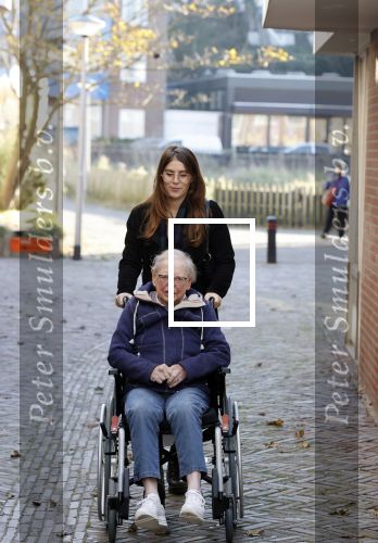 Noordwijk 28 oktober 2021
Boekrpresentatie van Erica Meiland in de winkel van Montana. Aanwezig Martien Meiland Maxime Meiland met claire en Vive. Ook Montana en haar vriend Dirk Hoogstraten zijn er natuurlijk. Erica geeft het boek dat geschreven is door Jan Dijkgraaf aan haar 92 jarige moeder.