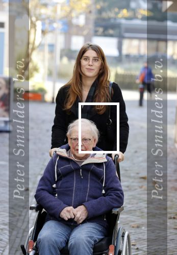 Noordwijk 28 oktober 2021
Boekrpresentatie van Erica Meiland in de winkel van Montana. Aanwezig Martien Meiland Maxime Meiland met claire en Vive. Ook Montana en haar vriend Dirk Hoogstraten zijn er natuurlijk. Erica geeft het boek dat geschreven is door Jan Dijkgraaf aan haar 92 jarige moeder.