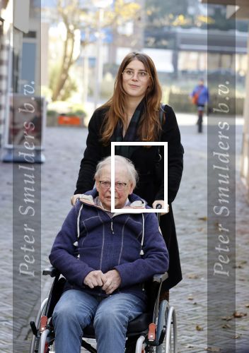 Noordwijk 28 oktober 2021
Boekrpresentatie van Erica Meiland in de winkel van Montana. Aanwezig Martien Meiland Maxime Meiland met claire en Vive. Ook Montana en haar vriend Dirk Hoogstraten zijn er natuurlijk. Erica geeft het boek dat geschreven is door Jan Dijkgraaf aan haar 92 jarige moeder.