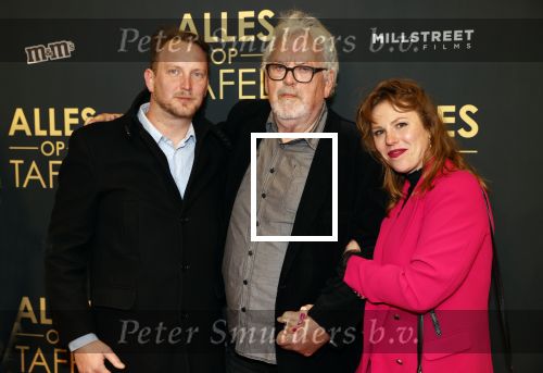 Amsterdam 1 november 2021
Premiere alles op tafel in het deLamar theater.
Ernst daniel Smid met zijn zoon en dochter Coosje