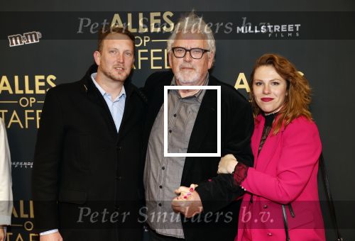 Amsterdam 1 november 2021
Premiere alles op tafel in het deLamar theater.
Ernst daniel Smid met zijn zoon en dochter Coosje