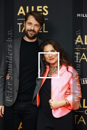 Amsterdam 1 november 2021
Premiere alles op tafel in het deLamar theater.
Eva Crutzen met partner