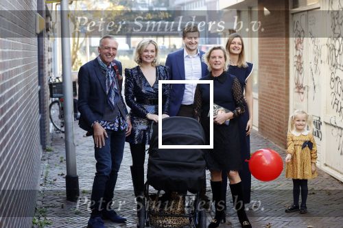 Noordwijk 28 oktober 2021
Boekrpresentatie van Erica Meiland in de winkel van Montana. Aanwezig Martien Meiland Maxime Meiland met claire en Vive. Ook Montana en haar vriend Dirk Hoogstraten zijn er natuurlijk. Erica geeft het boek dat geschreven is door Jan Dijkgraaf aan haar 92 jarige moeder.