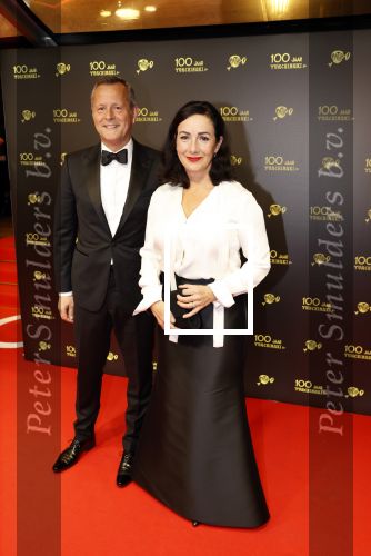 Amsterdam 28 oktober 2021
Feest ivm 100 jarig bestaan van Tuschinski.
Femke Halsema en de commisaris van de koning uit Noord Holland Arthur van Dijk