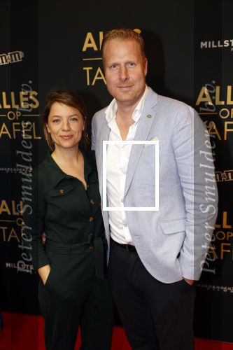 Amsterdam 1 november 2021
Premiere alles op tafel in het deLamar theater.
Ferdi Stofmeel met Sarah Bannier