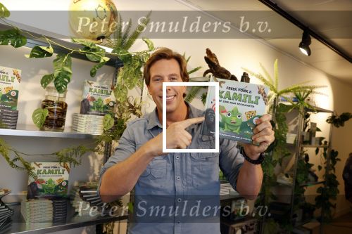 Amsterdam 6 november 2021
Freek Vonk bij zijn pop up store voor zijn nieuwe boek