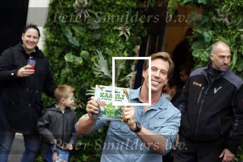 Amsterdam 6 november 2021
Freek Vonk bij zijn pop up store voor zijn nieuwe boek