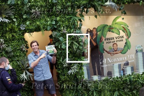 Amsterdam 6 november 2021
Freek Vonk bij zijn pop up store voor zijn nieuwe boek