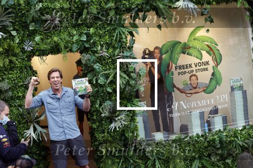 Amsterdam 6 november 2021
Freek Vonk bij zijn pop up store voor zijn nieuwe boek