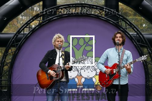 Alphen aan de Rijn 10 november 2021
Nationale Boomfeestdag met oa Sterre Koning en band Friday .