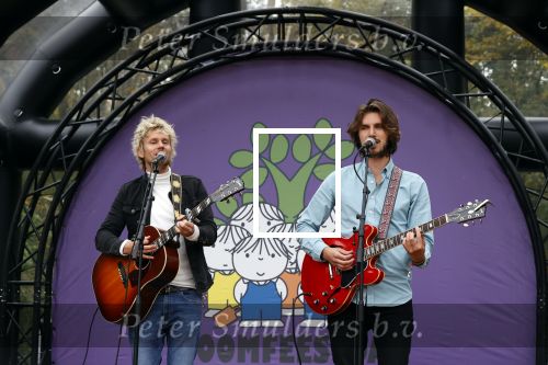 Alphen aan de Rijn 10 november 2021
Nationale Boomfeestdag met oa Sterre Koning en band Friday .