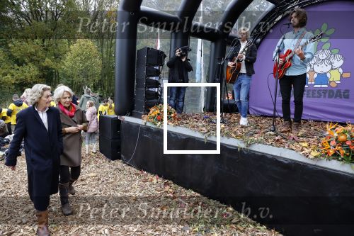 Alphen aan de Rijn 10 november 2021
Nationale Boomfeestdag met oa Sterre Koning en band Friday .