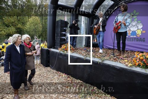 Alphen aan de Rijn 10 november 2021
Nationale Boomfeestdag met oa Sterre Koning en band Friday .