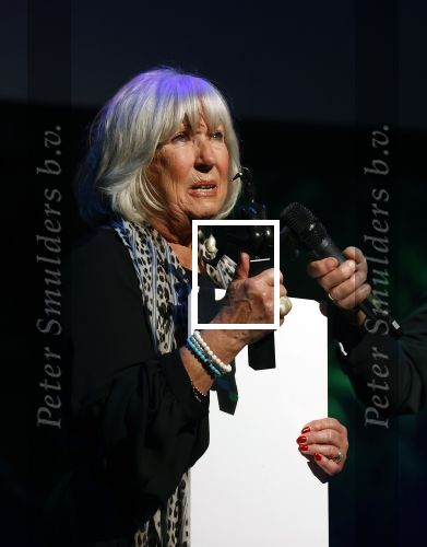Amsterdam 24 oktober 2021
Willeke Alberti krijgt de blijvend applaus prijs in de kleine  Komedie. Zoon Johnny de Mol is ook aanwezig. Frits Spits reikt de prijs uit