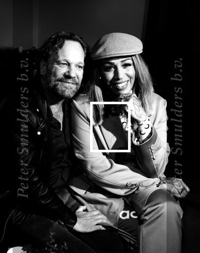 Amsterdam 30 oktober 2021
Boekpresentatie Jim bakkum in hotel Krasnapolsy.
Jim reikt het eerste boek uit aan zijn kinderen. Ook zijn vrouw Bettina Holwerda is natuurlijk aanwezig. Glennis Grace en Carlo Boszhard