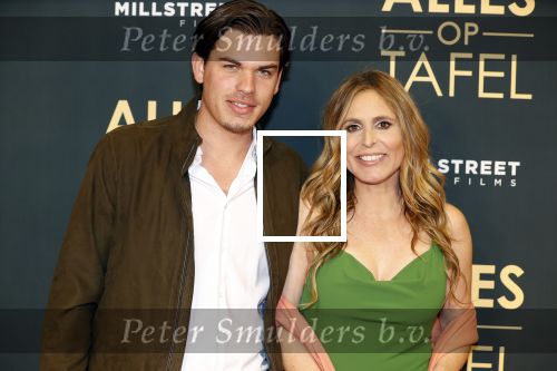 Amsterdam 1 november 2021
Premiere alles op tafel in het deLamar theater.
Heleen v Royen kwam met haar zoon