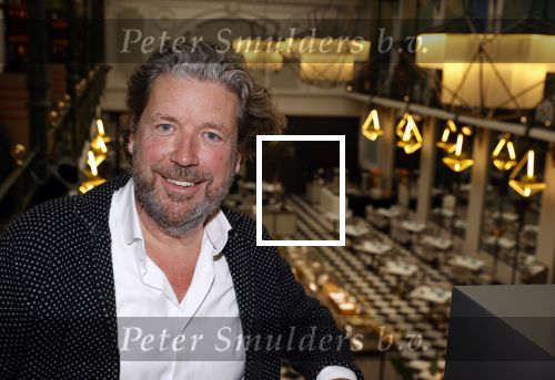 Amsterdam 30 oktober 2021
Boekpresentatie Jim bakkum in hotel Krasnapolsy.
Jim reikt het eerste boek uit aan zijn kinderen. Ook zijn vrouw Bettina Holwerda is natuurlijk aanwezig. Henk jan Smit kweam met zijn vrouw