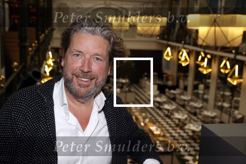 Amsterdam 30 oktober 2021
Boekpresentatie Jim bakkum in hotel Krasnapolsy.
Jim reikt het eerste boek uit aan zijn kinderen. Ook zijn vrouw Bettina Holwerda is natuurlijk aanwezig. Henk jan Smit kweam met zijn vrouw