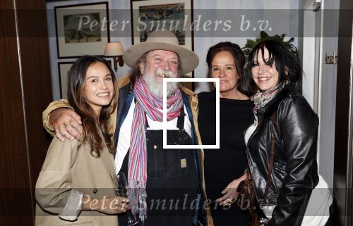 Amsterdam 5 november 2021
Slaan van Munt Herman Brood ivm 75e verjaardag. Zijn vrouw Xandra en dochters Holly Lola en Brenda  zijn natuurlijk aanwezig. henk Schiffmacher kwam met zijn vrouw Louise