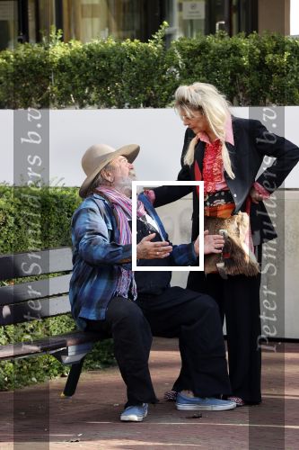 Amsterdam 5 november 2021
Slaan van Munt Herman Brood ivm 75e verjaardag. Zijn vrouw Xandra en dochters Holly Lola en Brenda  zijn natuurlijk aanwezig. henk Schiffmacher kwam met zijn vrouw Louise