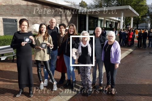 Amsterdam 5 november 2021
Slaan van Munt Herman Brood ivm 75e verjaardag. Zijn vrouw Xandra en dochters Holly Lola en Brenda  zijn natuurlijk aanwezig. familie Herman Brood