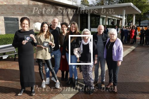 Amsterdam 5 november 2021
Slaan van Munt Herman Brood ivm 75e verjaardag. Zijn vrouw Xandra en dochters Holly Lola en Brenda  zijn natuurlijk aanwezig. familie Herman Brood
