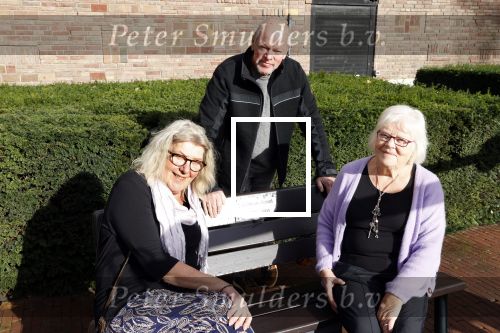 Amsterdam 5 november 2021
Slaan van Munt Herman Brood ivm 75e verjaardag. Zijn vrouw Xandra en dochters Holly Lola en Brenda  zijn natuurlijk aanwezig. familie Herman Brood