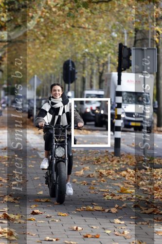 Amsterdam 5 november 2021
Holly Brood op haar electrische fiets in Amsterdam zuid